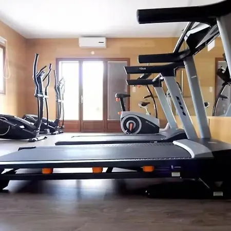 Confort Et Equipe Proche De La Апартаменты *