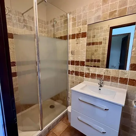 Confort Et Equipe Proche De La Апартаменты *